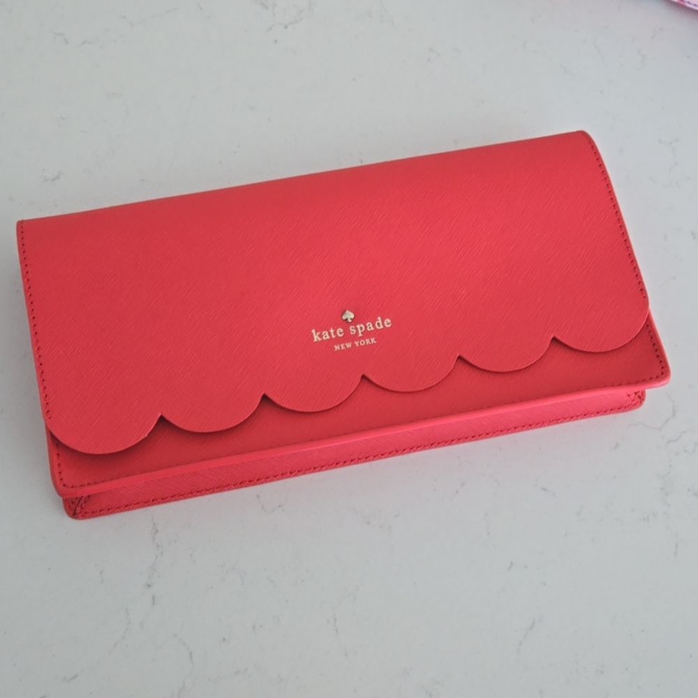 Kate Spade clutch wristlet scallop trim bag